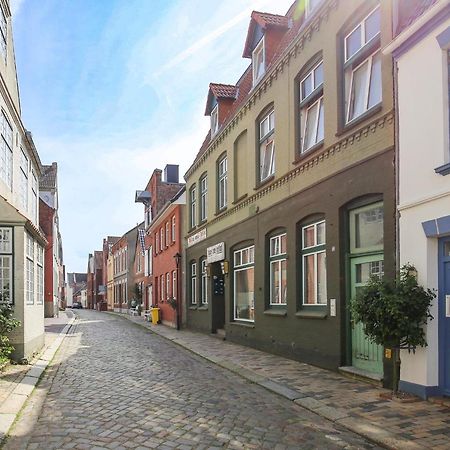 Altes Kontorhaus Kajuete Apartman Husum  Kültér fotó